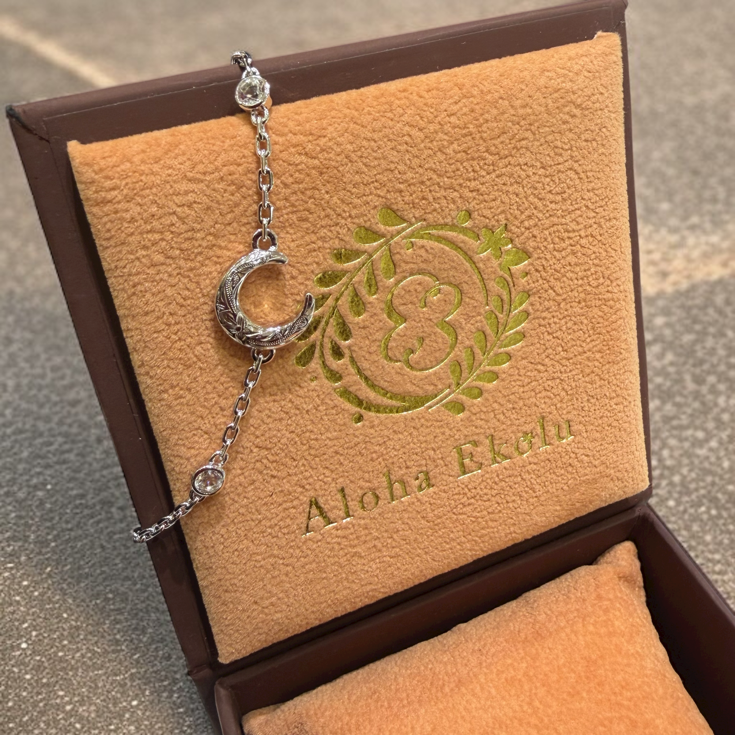 スクロール三日月ブレスレット　【5-1828】