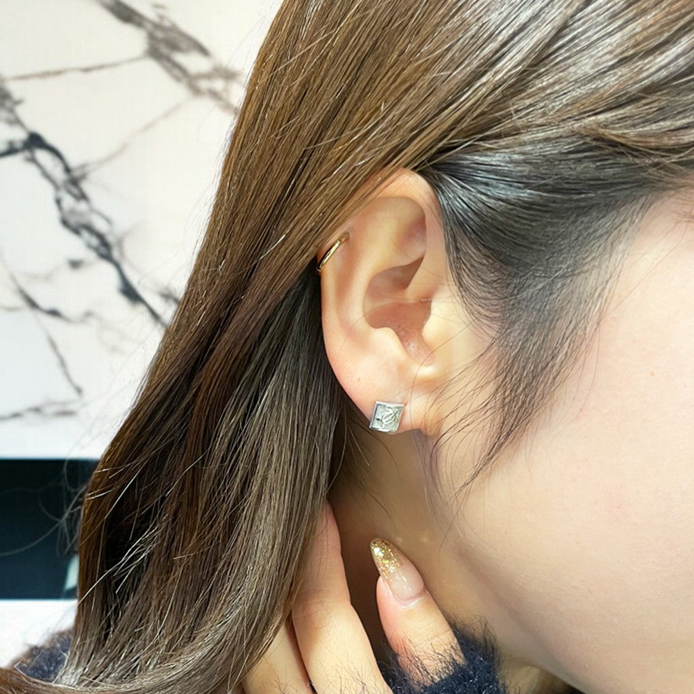 片売り・K14スクエアホヌピアス（White Gold)　【9-2005】