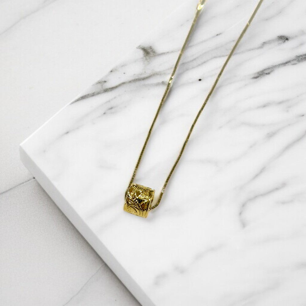 スクロールカットアウトバレルペンダント　【2-6260】