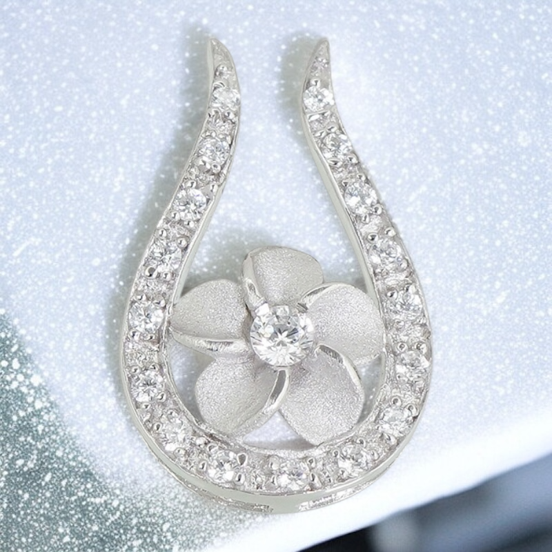 プルメリア馬蹄ペンダント　【2-4334】